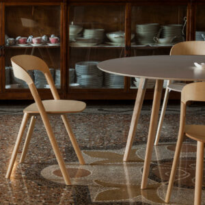 Pila, assise en bois