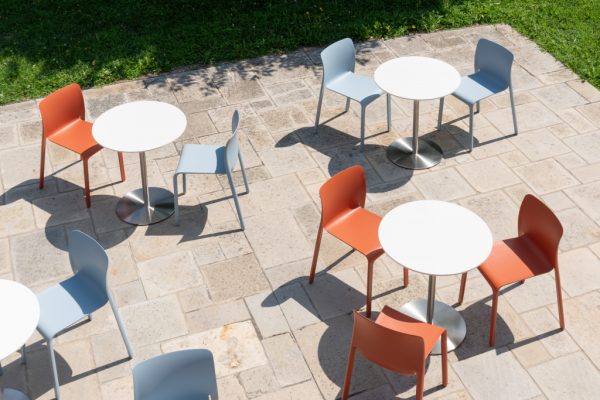 Magis_first_chair_ambient_group_SD800_light-blue_orange_passepartout_table_TV1830_TV1838_satined-stainless-steel_white_02_lr