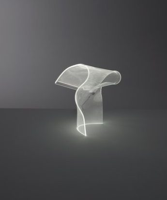 golden-gweilo-song-table-lamp-by-parachilna-4